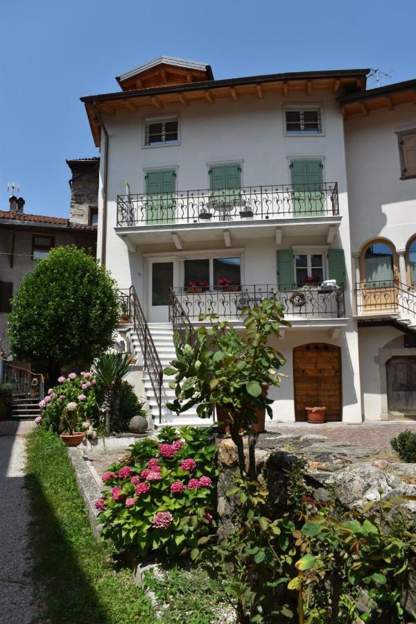 Api Tenna Apartments Glicine 1 Esterno foto